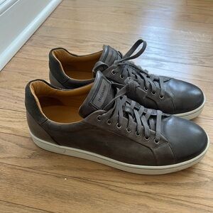 MAGNANNI
Men's Amadeo Burnished Leather Low-Top Sneakers